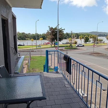 Innisfail Riverfront Motel Εξωτερικό φωτογραφία