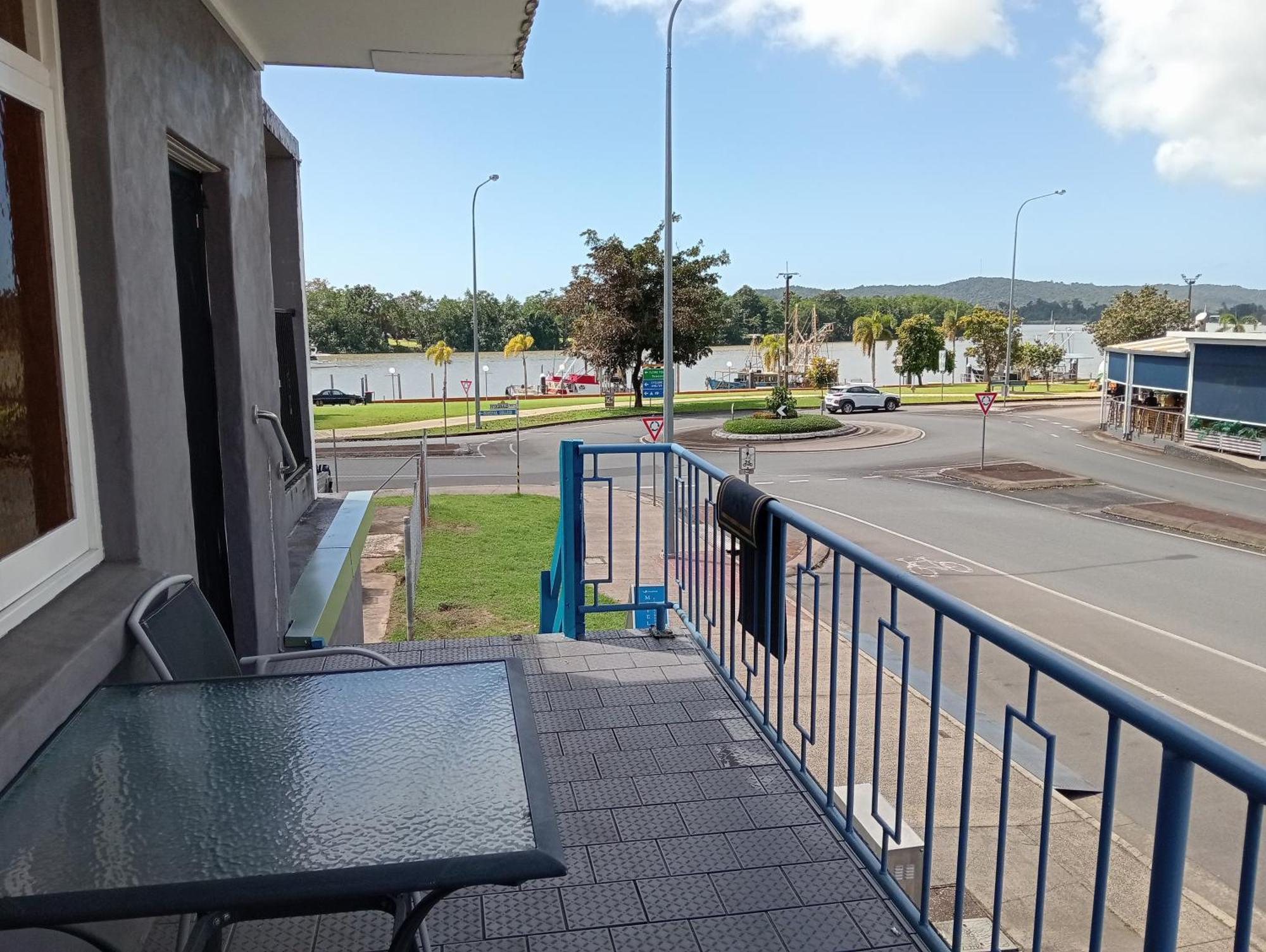 Innisfail Riverfront Motel Εξωτερικό φωτογραφία